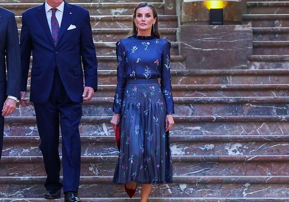 FOTOS | Letizia deslumbra en Bruselas con un impecable &#039;look&#039; en homenaje a Armani