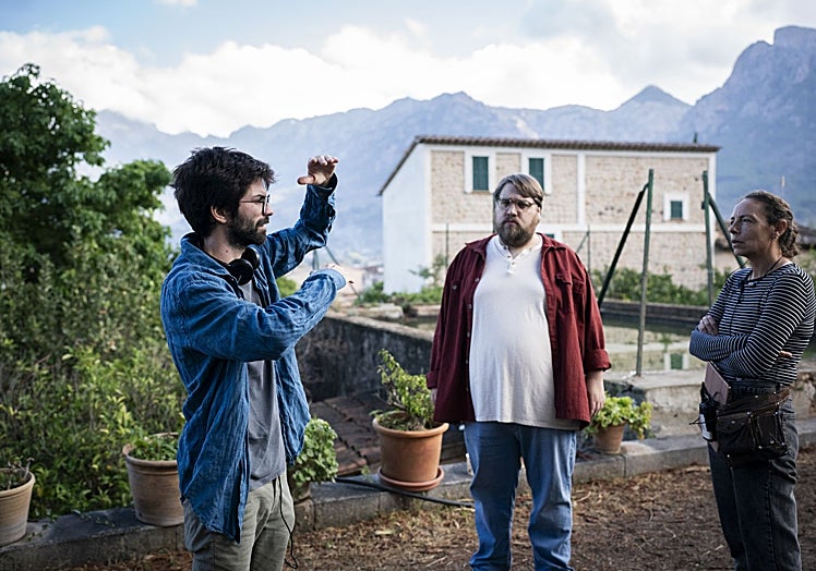 Momento del rodaje en el que se ve la masía.