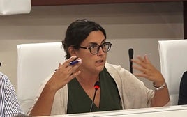 La concejala del PP durante su intervención en el pleno.