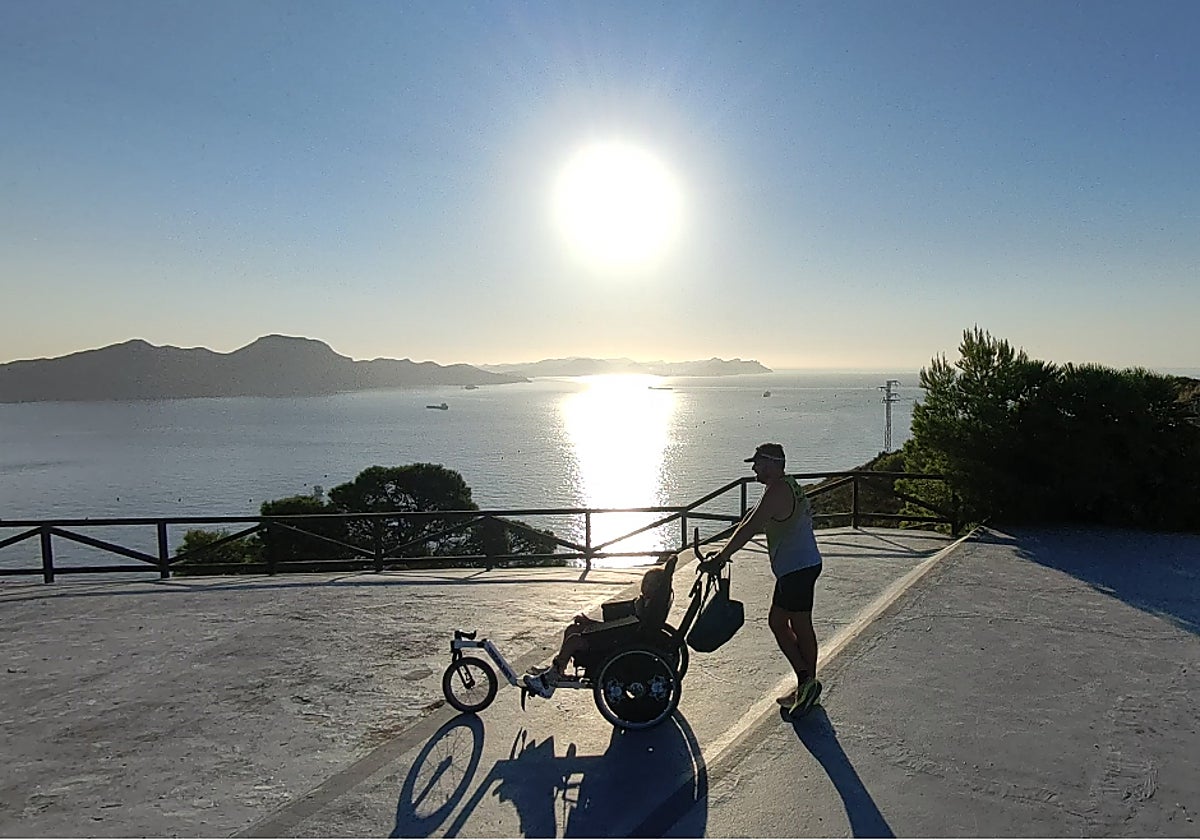 Joaquin Susmozas, con su hija Julia.