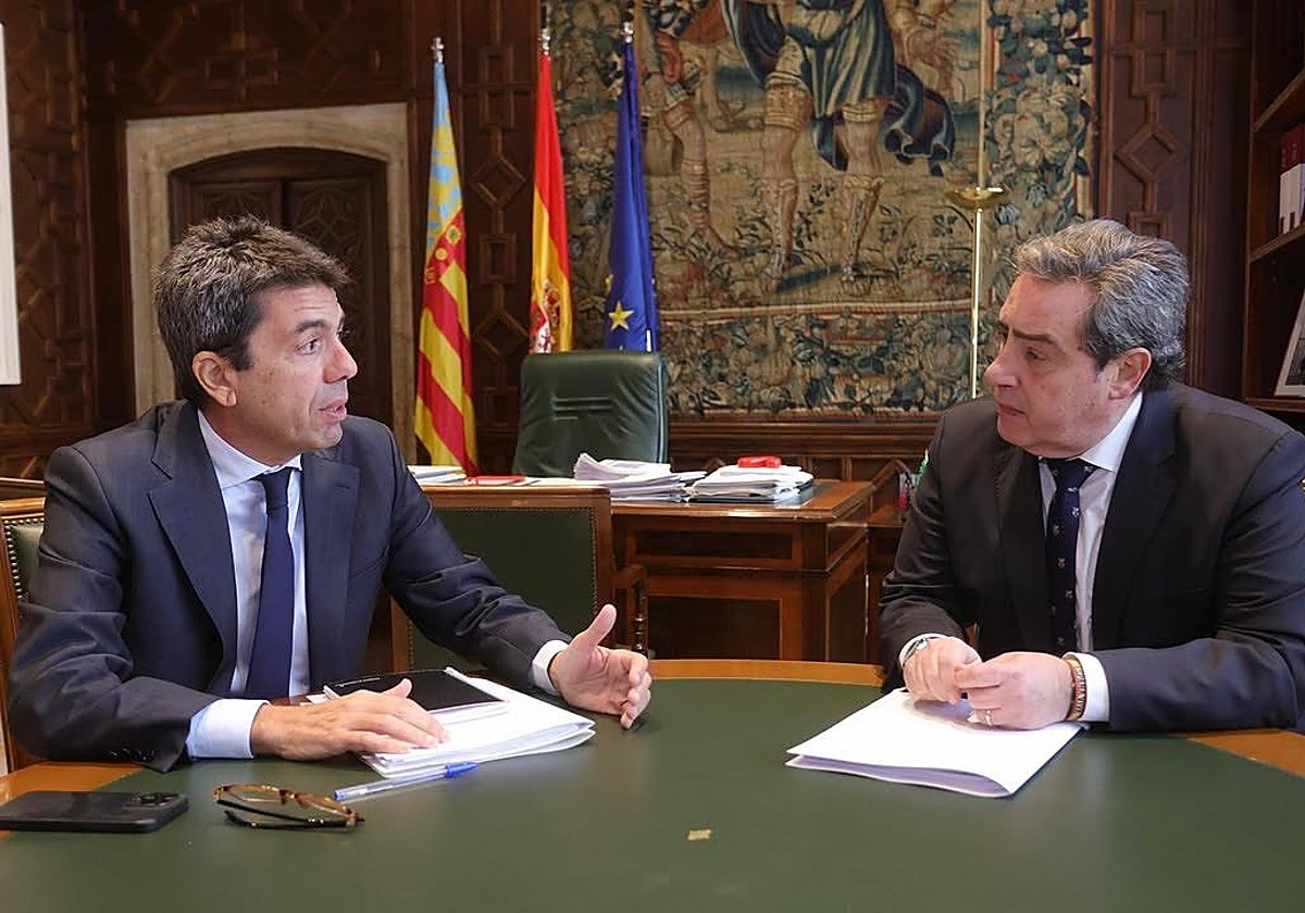 Carlos Mazón, presidente de la Generalitat, junto a José María Llanos, síndic de Vox.