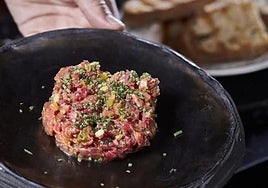 Un plato de Steak Tartar en una imagen de archivo.