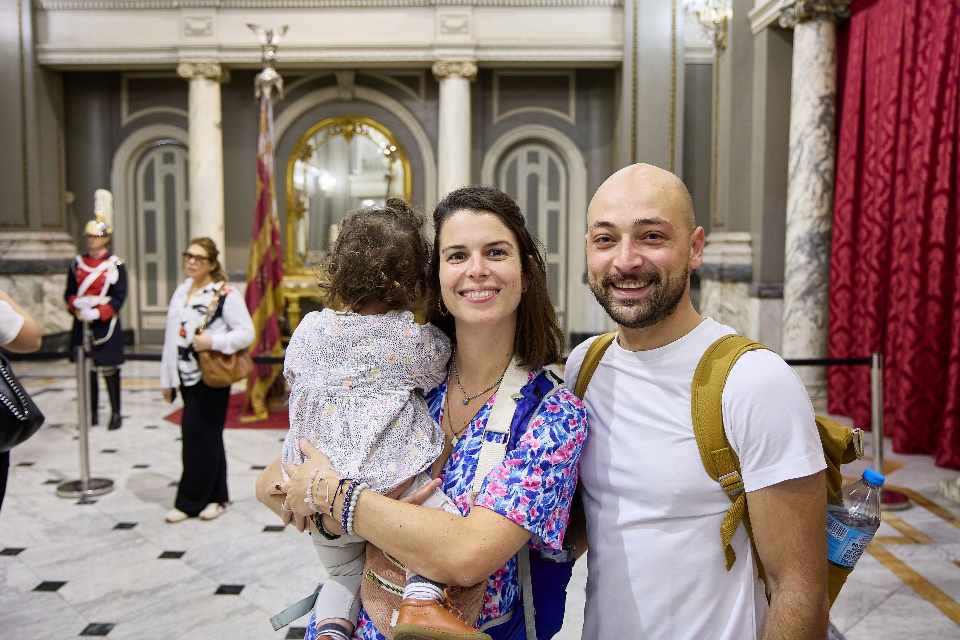 Fotos de la exposición de la Real Senyera en el Salón de Cristal del Ayuntamiento de Valencia