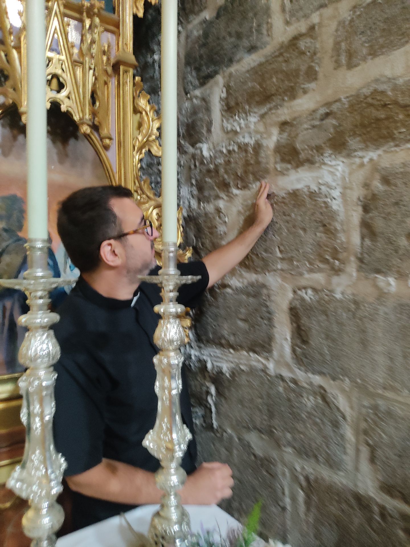 Imagen secundaria 2 - Piedras del techo de la Colegiata de Gandia se desprenden por las humedades