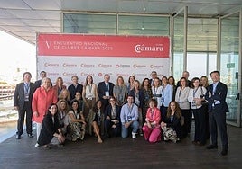 José Vicente Morata, Jorge Linares, e Isabel Galbis con el resto de miembros de Clubes Cámara