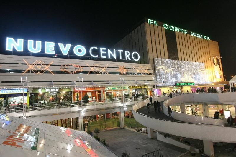 Fotos de la exposición de la Real Senyera en el Salón de Cristal del Ayuntamiento de Valencia