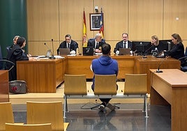 El acusado de violar y retener nueve horas a un hombre con el que había quedado para tener sexo.