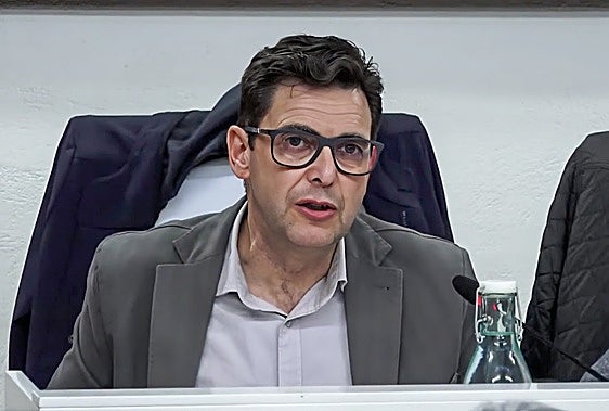 El concejal socialista, José Antonio Martínez, durante un pleno.
