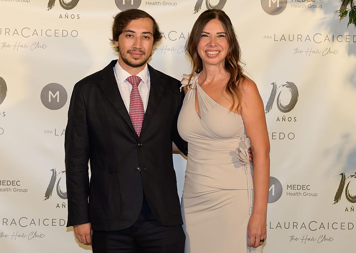 Imagen secundaria 1 - Arriba, Julia Baixauli y Borja Borredá. A la izquierda, Juan Camilo Montero y Laura Caicedo en el hotel Westin. A la derecha, Andrea Soler Ferre y Benoit Longeon. 