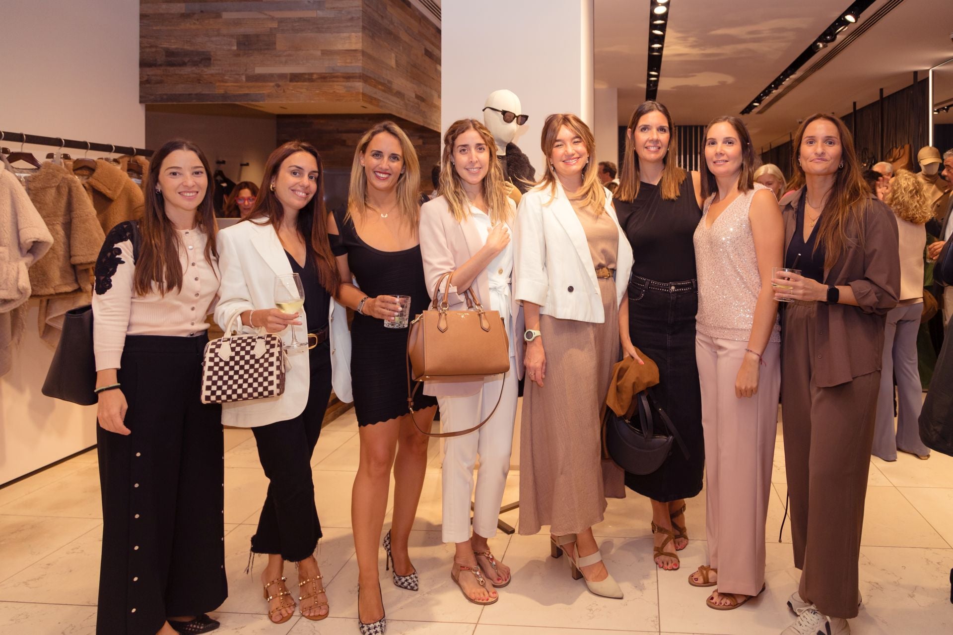 Lidia Moyano, Cláudia Castellano, Sandra Román, Cristina Faubel, Berta Tortajada, Rocío de Miguel, Carmen Tecles y María Javega.