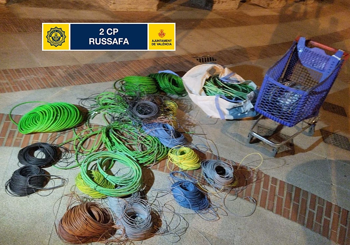 Aliijo de cobre que estaba en posesión de los detenidos.