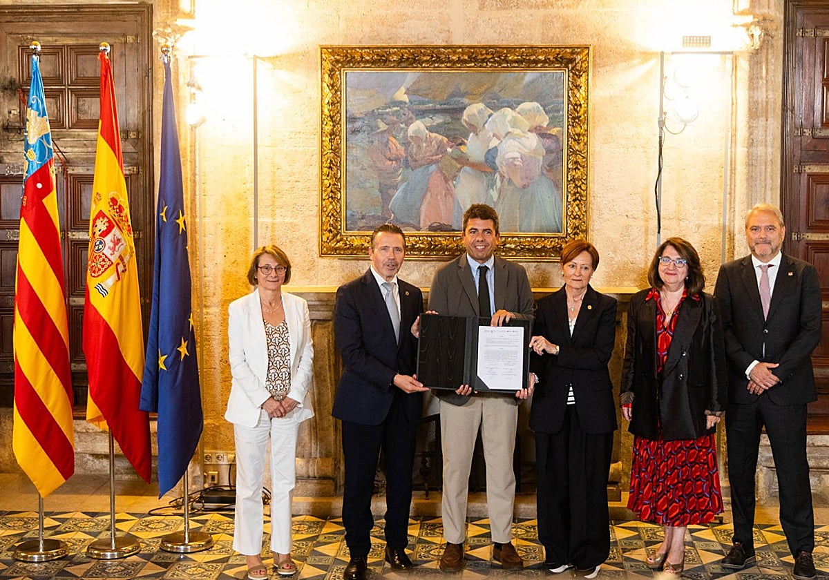 De izquierda a derecha: Eva Alcón, José Capilla, Carlos Mazón, Mavi Mestre, Amparo Navarro y Juanjo Ruiz.