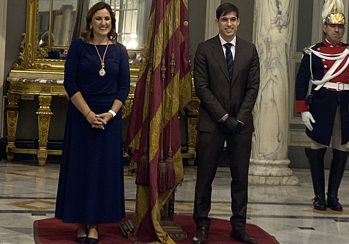 La alcaldesa de Valencia, María José Catalá, y el portavoz socialista y portavoz de la Real Senyera.