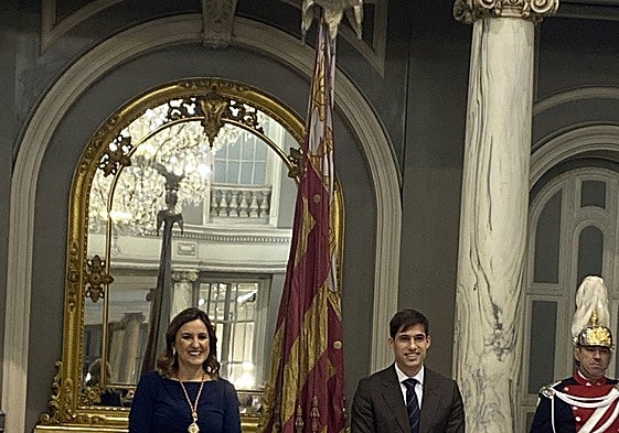 La alcaldesa de Valencia, María José Catalá, y el portavoz socialista y portavoz de la Real Senyera.