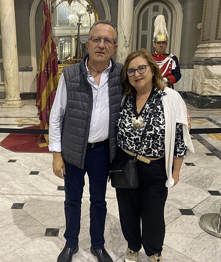 Imagen secundaria 2 - Brigitte y Muchael, turistas alemanes; Pedro Rubio (d) junto a Catalá y Germán y Paqui.