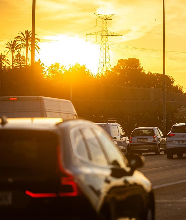 Imagen secundaria 2 - El tráfico desborda la Pista de Ademuz