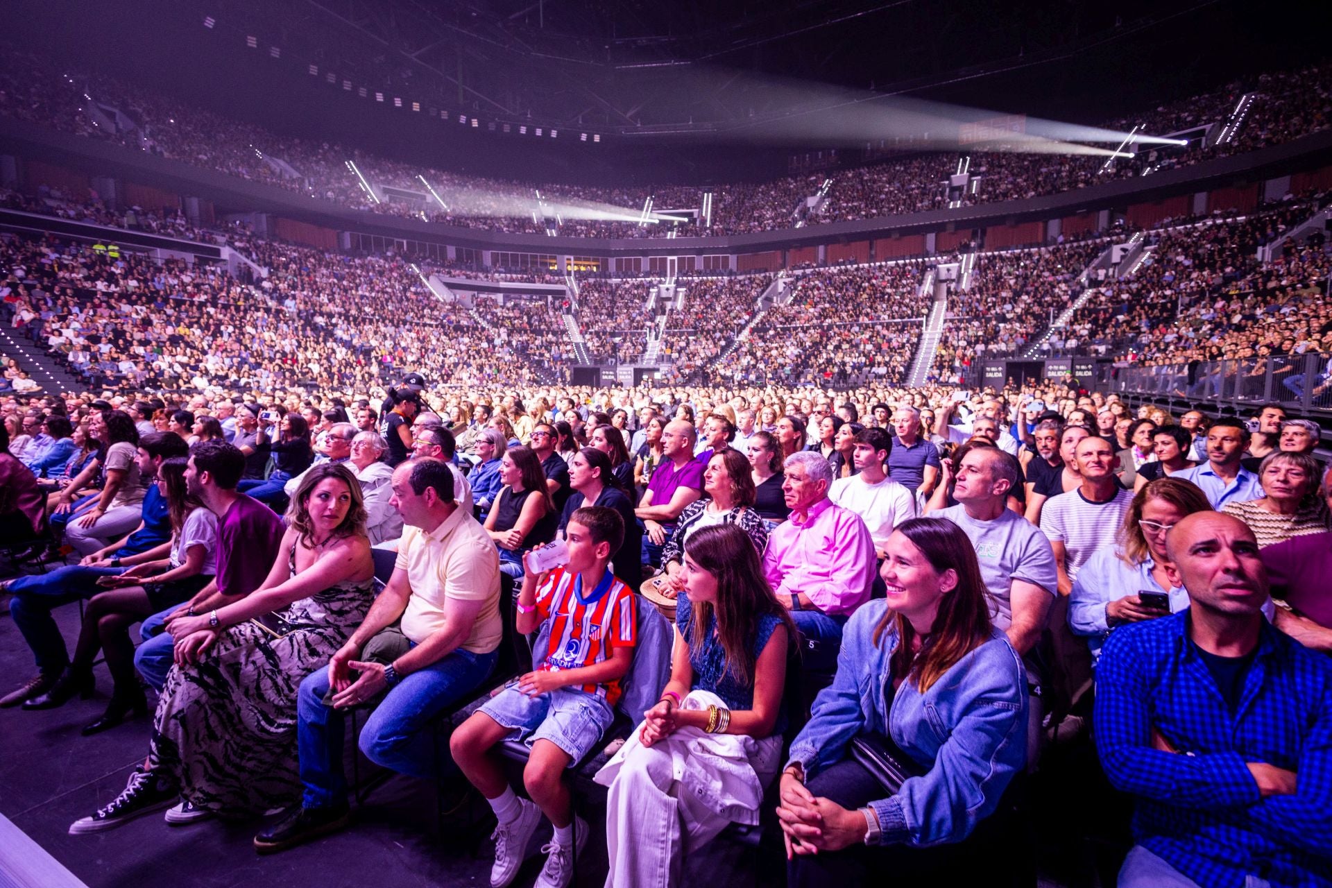 Sabina se despide de Valencia con el primero de tres conciertos de su gira final