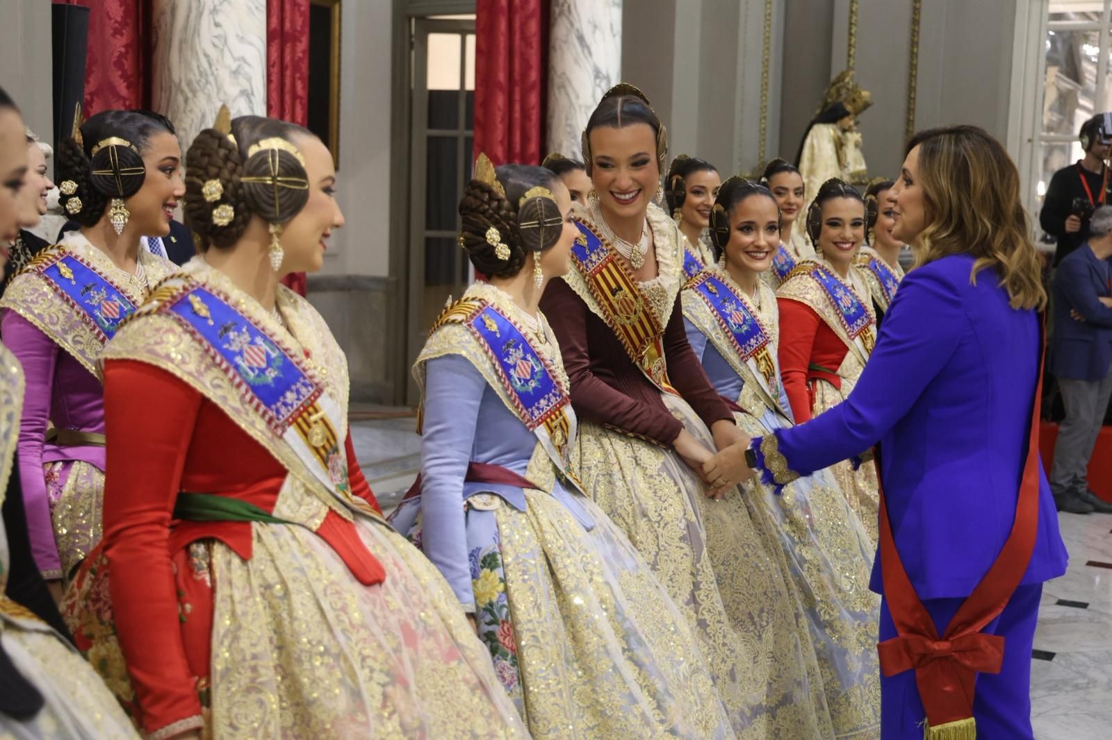 Fotos del pequeño acto en el Salón de Cristal para rendir homenaje a la Reial Senyera
