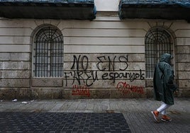 FOTOS | La sede de Lo Rat Penat amanece vandalizada