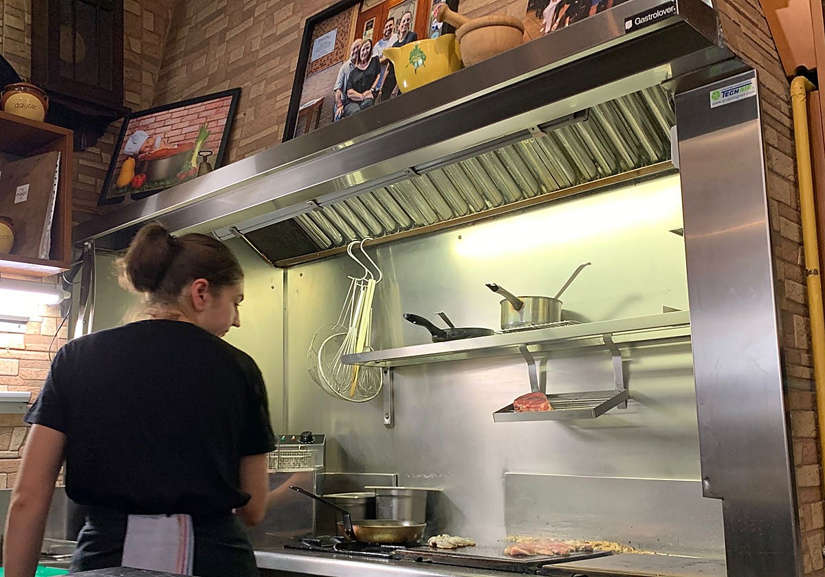 La plancha de Maipi con una foto muy simbólico sobre ella.