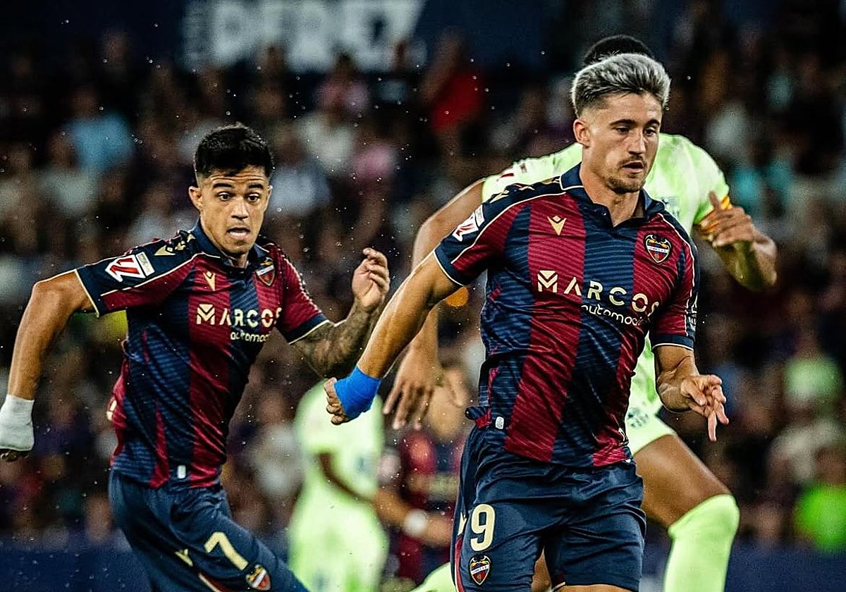 Brugué e Iván Romero, durante un partido.