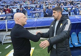 Paunovic y Calero se saludan antes del Real Oviedo-Levante
