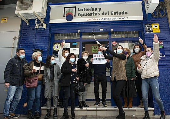 Celebración de un premio de lotería. Imagen de archivo.