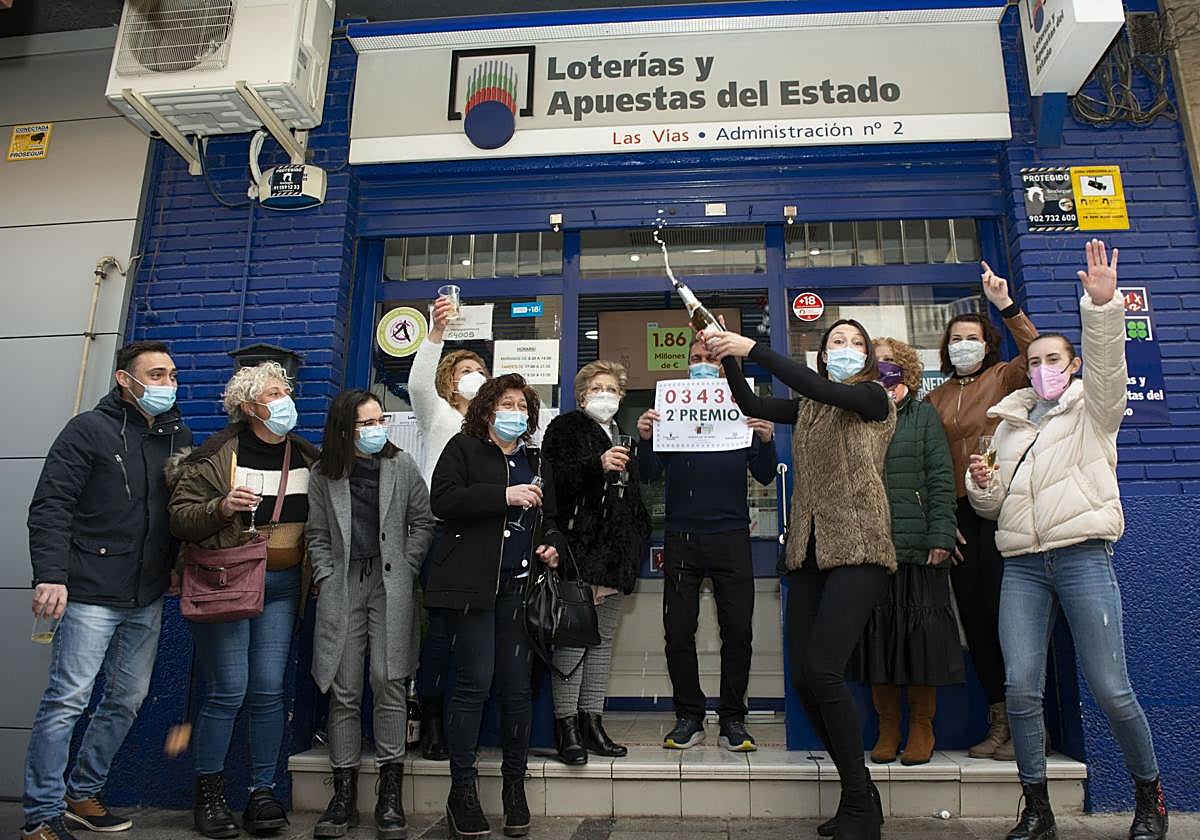 Celebración de un premio de lotería. Imagen de archivo.