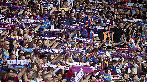 El estadio imanta a la nueva afición del Levante