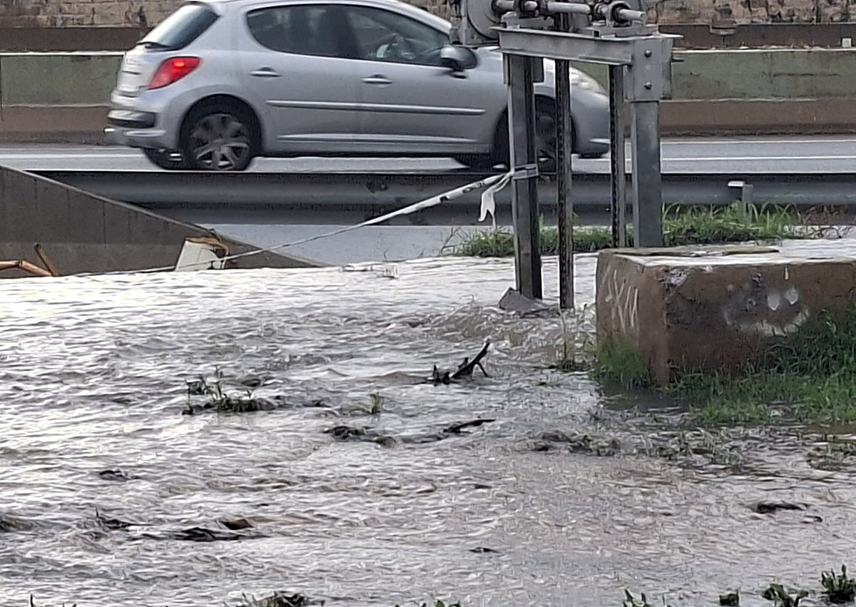Imagen secundaria 1 - Agua acumulada en La Torre.