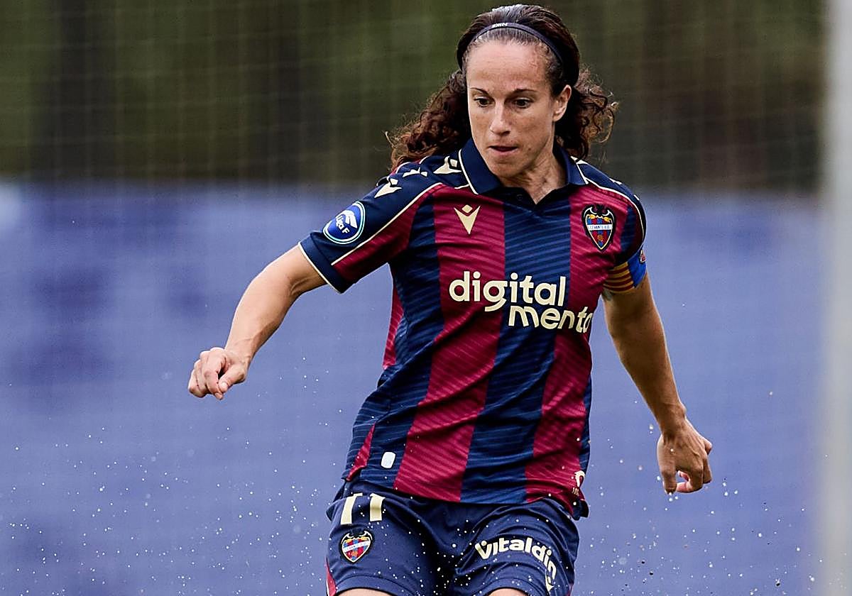 Alharilla, con el Levante.