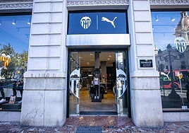 Antigua tienda del Valencia CF en la plaza del Ayuntamiento.