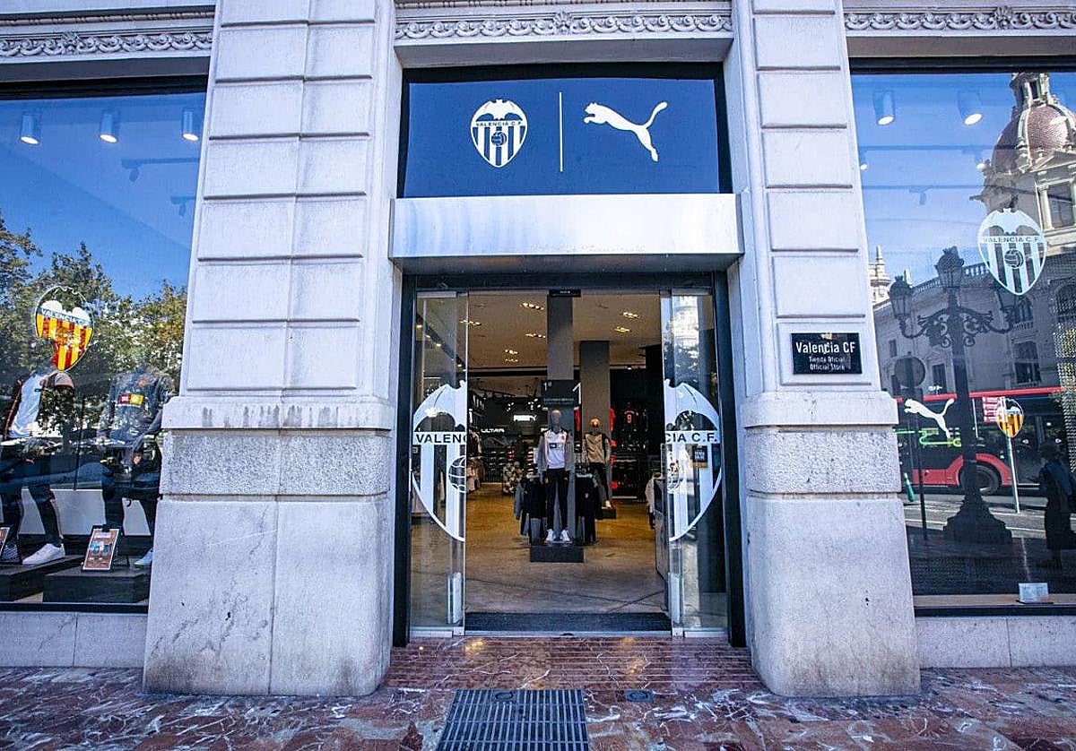 Antigua tienda del Valencia CF en la plaza del Ayuntamiento.