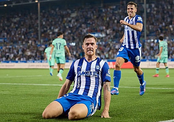 El excanterano valencianista Toni Martínez, celebrando su gol con el Alavés ante el Levante, esta temporada.