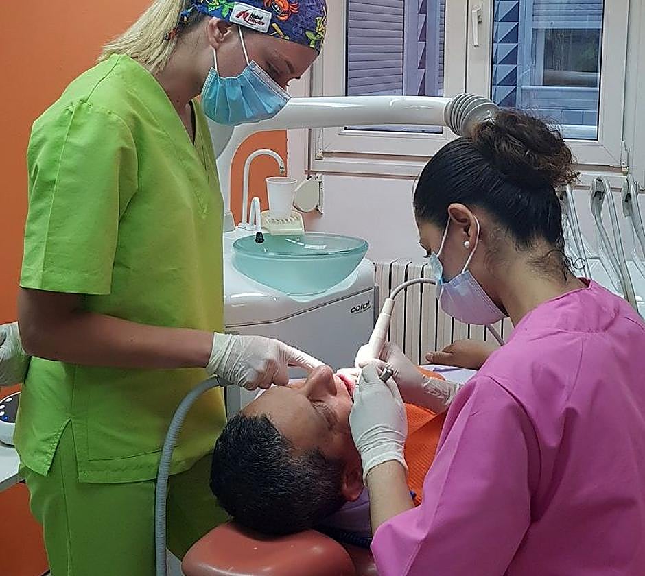 «Una legislación que frena a los higienistas dentales»