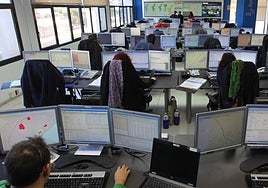 Las pantallas de control de la sala del 112.