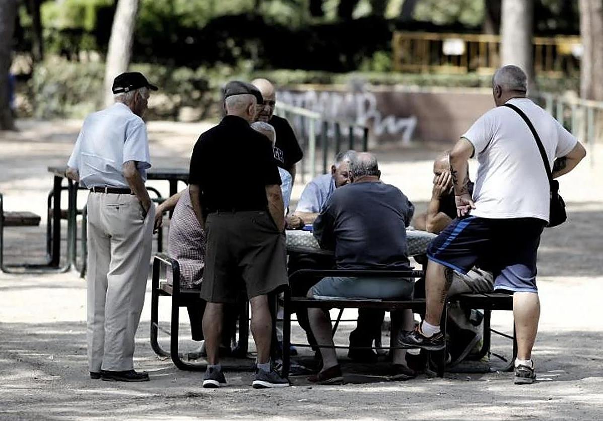 Varios pensionistas reunidos, en una imagen de archivo.