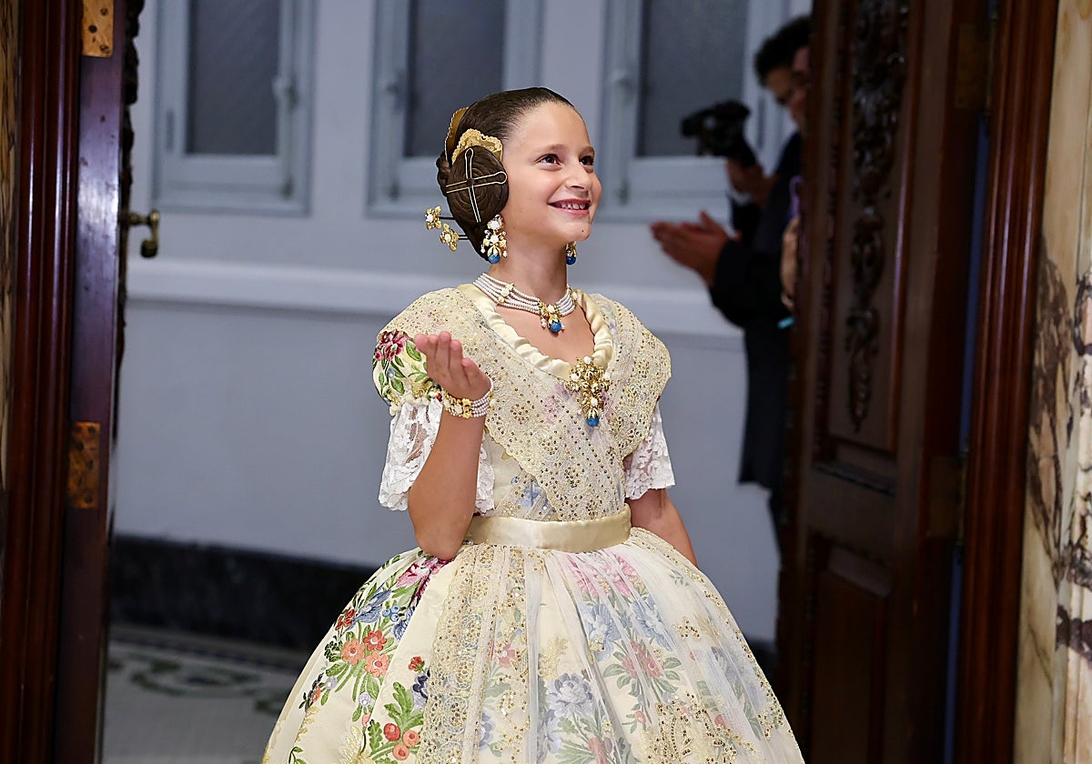 Marta Mercader en su proclamación como fallera mayor infantil de Valencia