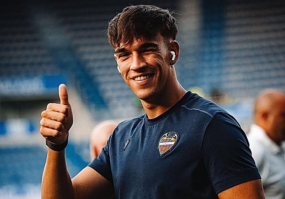 Carlos Espí, en la previa de un partido con el Levante.