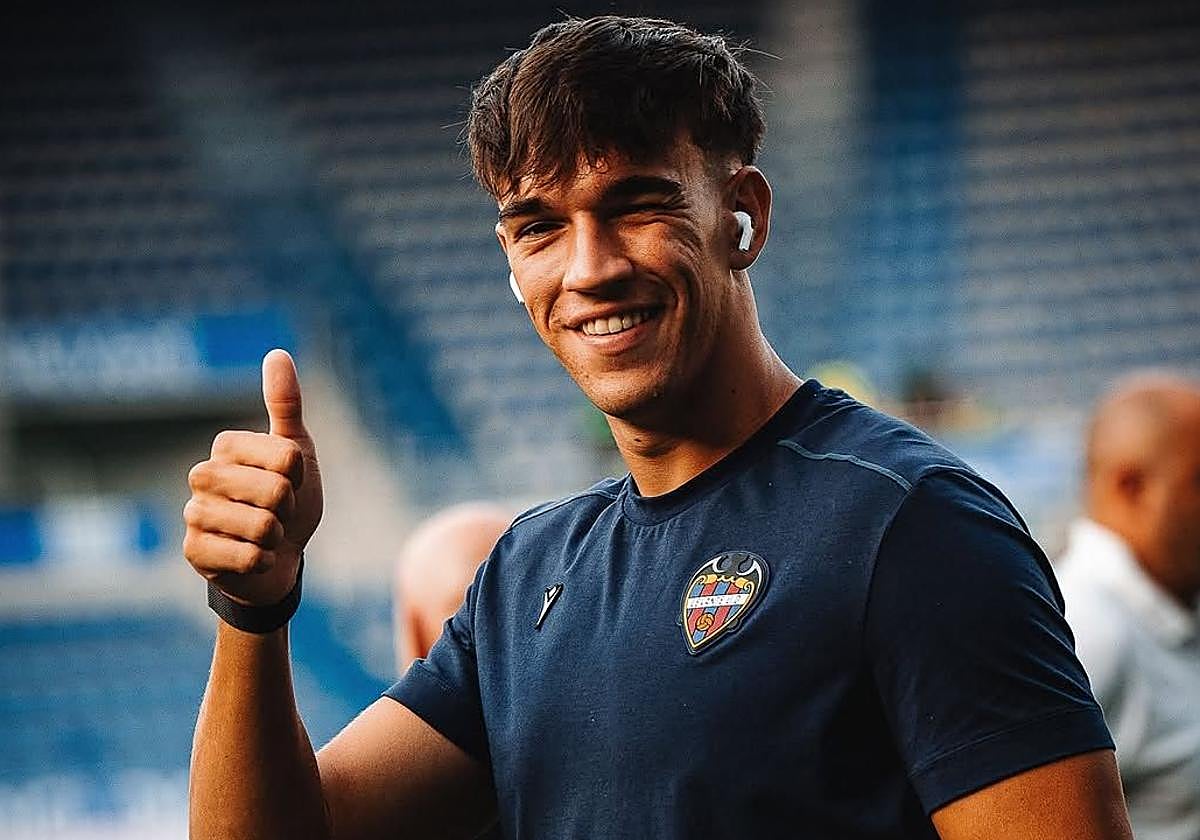 Carlos Espí, en la previa de un partido con el Levante.