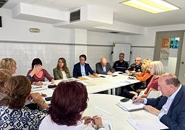 Reunión de los concejales Juan Giner, Jesús carbonell, Julia Climent y Marta Torrado, con la entidad vecinal de la Malvarrosa.