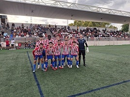Los jugadores rojiblancos antes del inicio del encuentro.