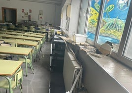 Desprendimientos en un aula de un colegio de El Saler.