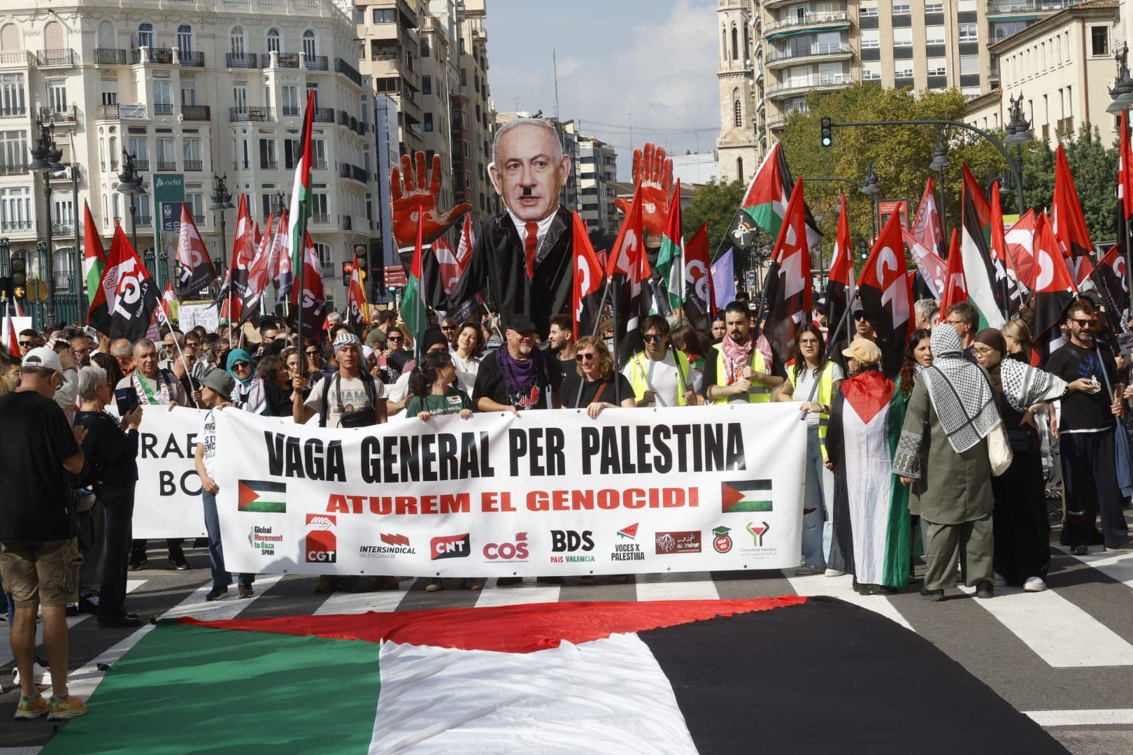 Fotos de la manifestación de estudiantes en apoyo a Palestina en Valencia