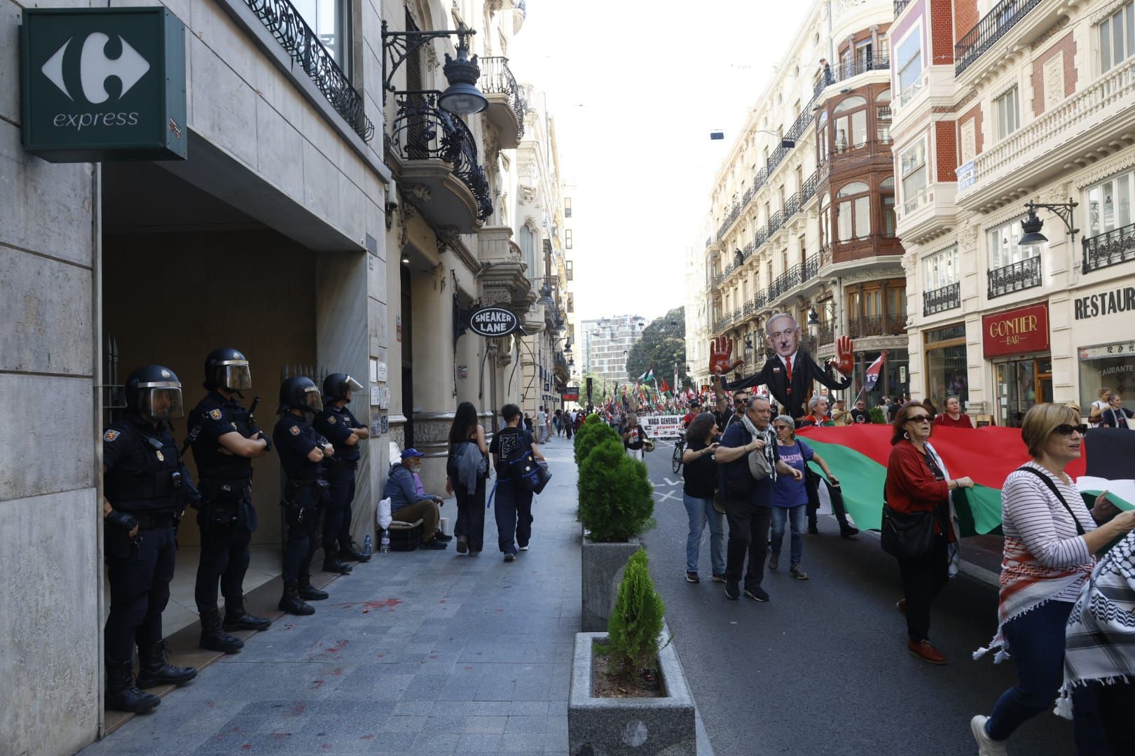 Fotos de la manifestación de estudiantes en apoyo a Palestina en Valencia