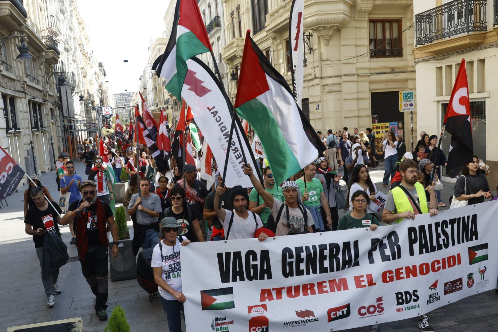 Fotos de la manifestación de estudiantes en apoyo a Palestina en Valencia