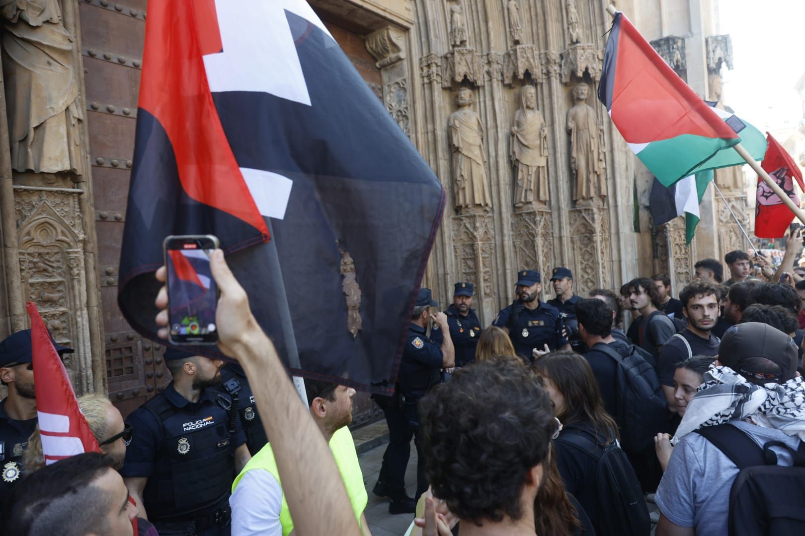Fotos de la manifestación de estudiantes en apoyo a Palestina en Valencia