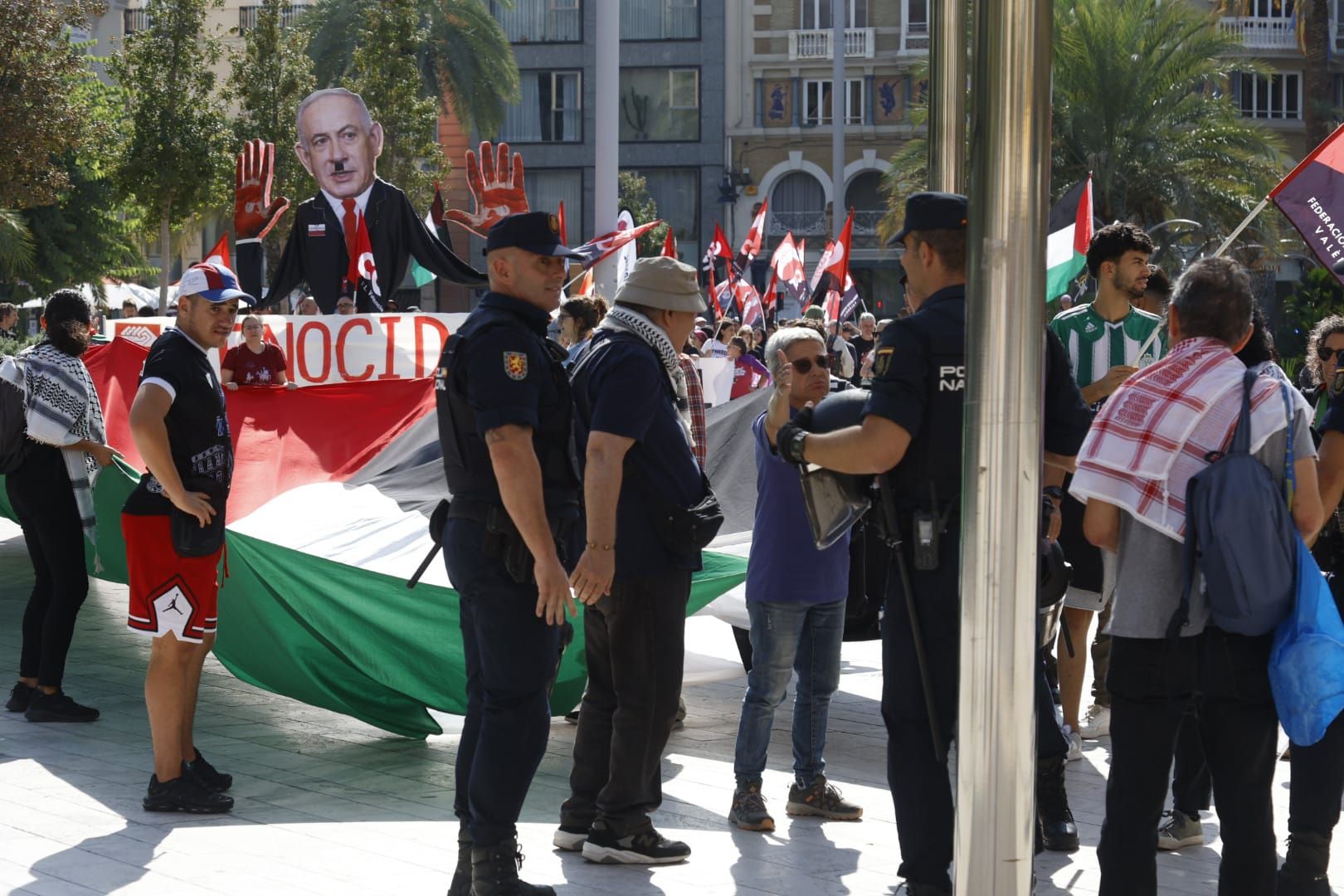 Fotos de la manifestación de estudiantes en apoyo a Palestina en Valencia