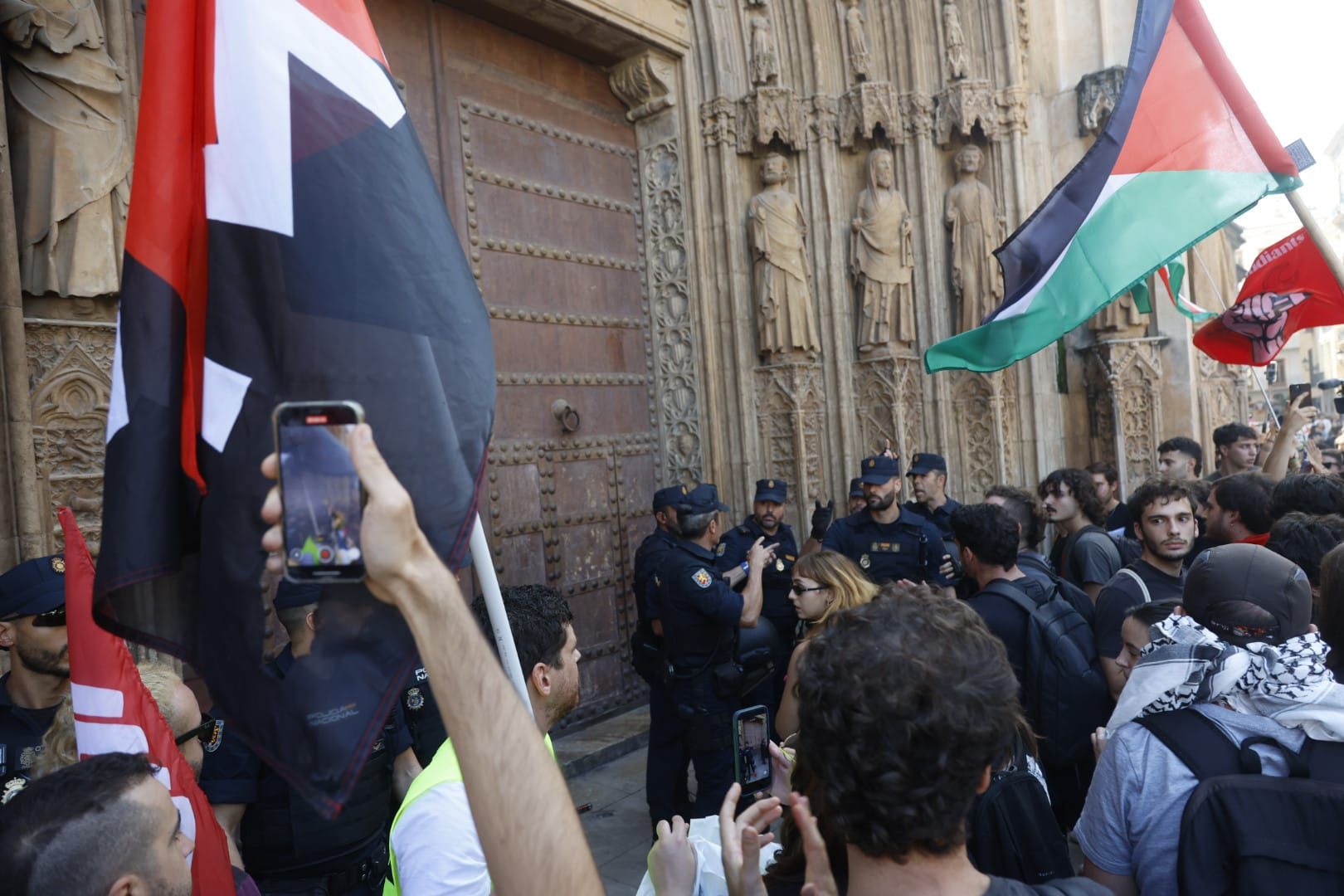 Fotos de la manifestación de estudiantes en apoyo a Palestina en Valencia