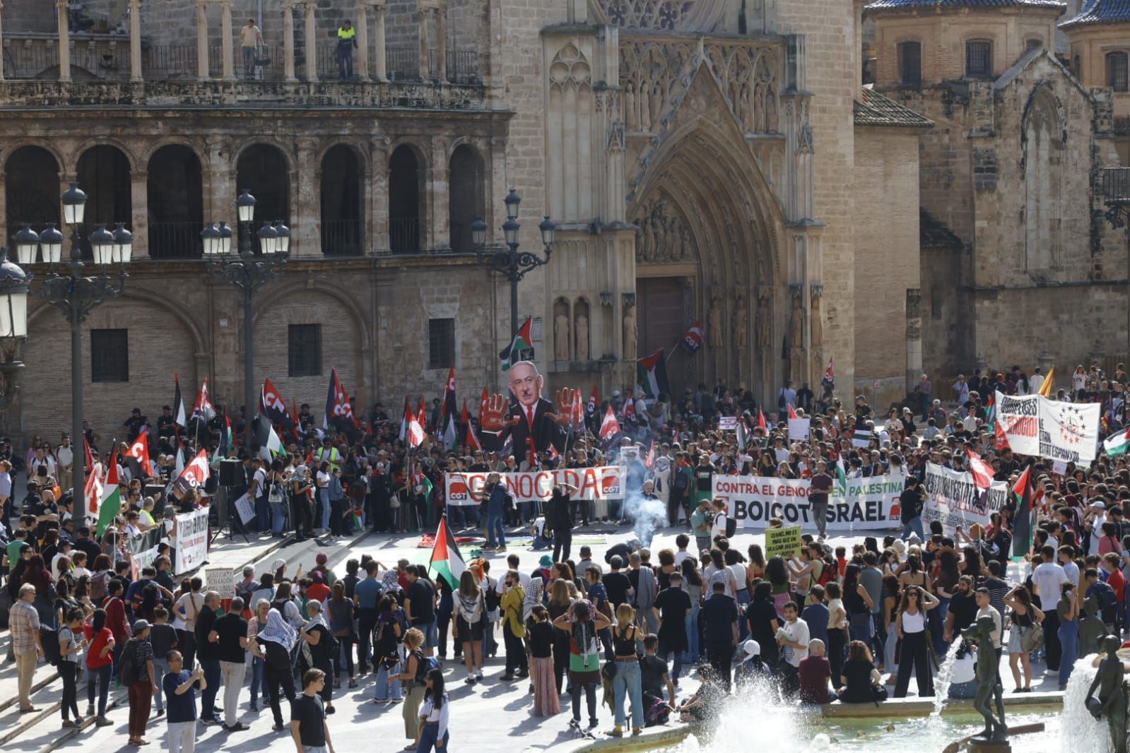 Fotos de la manifestación de estudiantes en apoyo a Palestina en Valencia